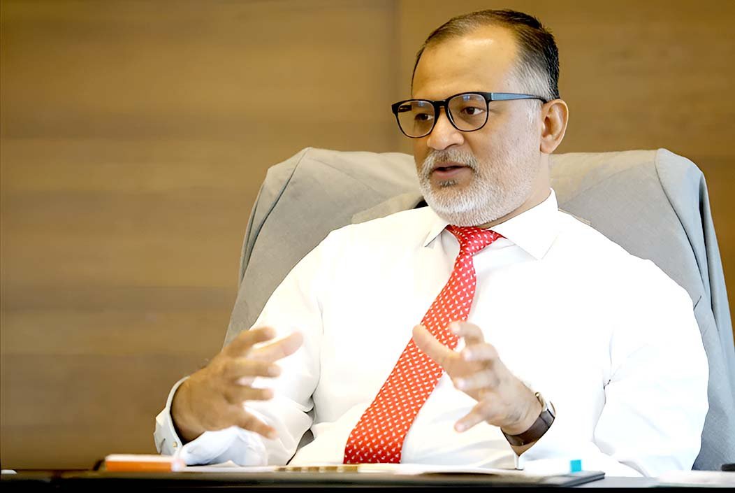 চালের ঘাটতি নেই বাজারে, কিছুদিনের মধ্যে দাম নেমে আসবে: বাণিজ্য উপদেষ্টা