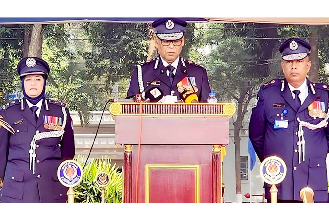 পুলিশকে রাজনৈতিক প্রভাবমুক্ত রাখতে কাজ করছে সরকার: আইজিপি