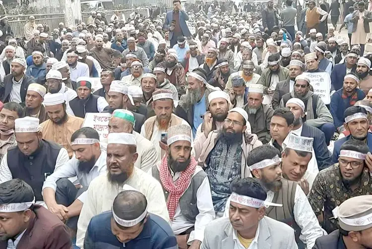 ফের শাহবাগে স্বতন্ত্র ইবতেদায়ি মাদ্রাসার শিক্ষকরা