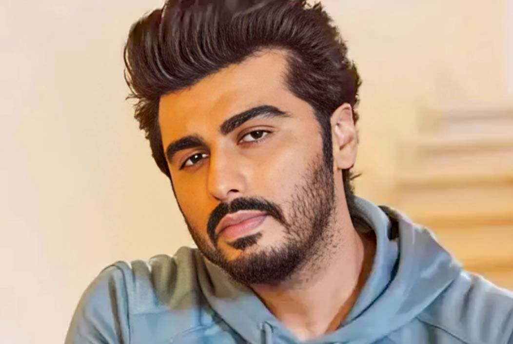 শুটিং সেটে ছাদের অংশ ভেঙে পড়ে গুরুতর আহত অর্জুন কাপুর