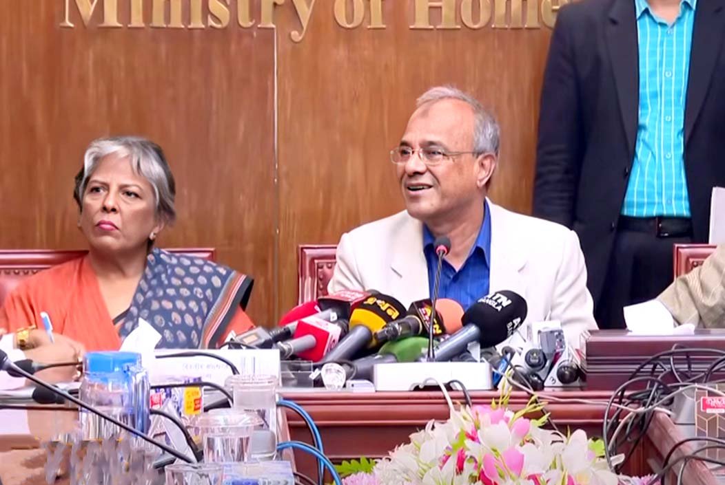 সীমান্তে বিএসএফ সাউন্ড গ্রেনেড ব্যবহার করছে, বিজিবিও করবে: স্বরাষ্ট্র উপদেষ্টা