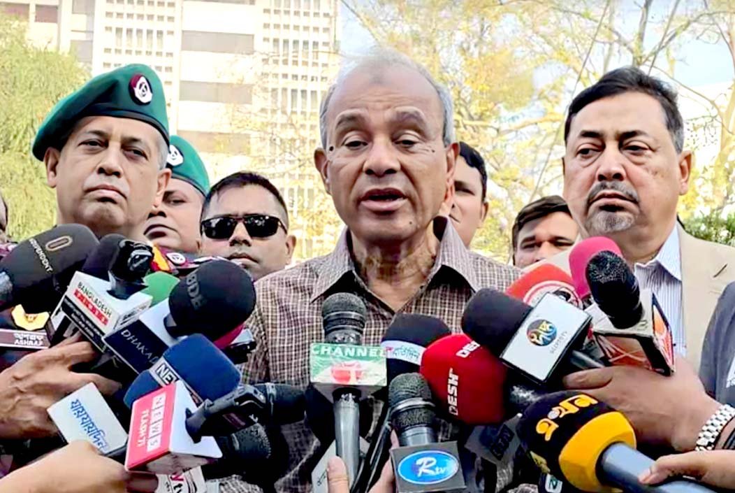 আইন-শৃঙ্খলা পরিস্থিতি নিয়ন্ত্রণে কারও গাফিলতি পেলে ছাড় দেয়া হবে না: স্বরাষ্ট্র উপদেষ্টা