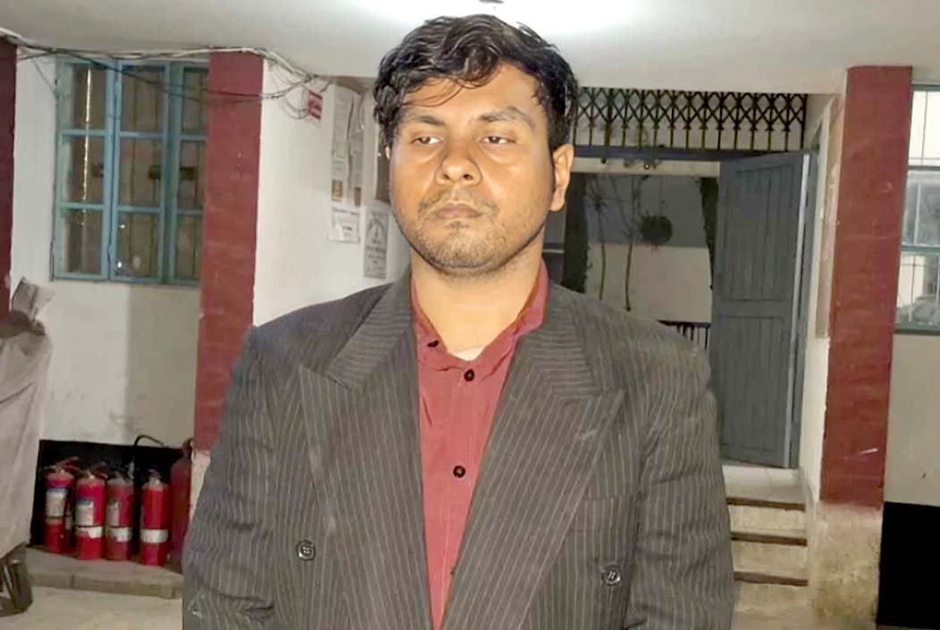 ছাত্রীকে শ্লীলতাহানির অভিযোগে শিক্ষক আটক