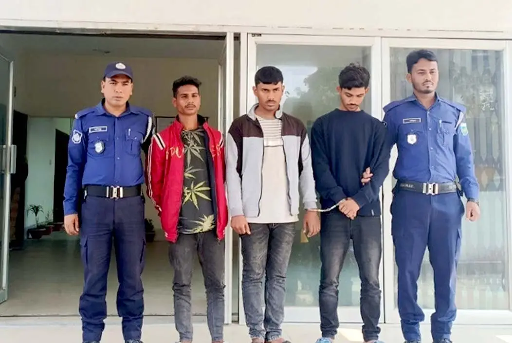 প্রেমিক-প্রেমিকার গোপন ভিডিও ধারণ, মা-ছেলেসহ আটক ৪