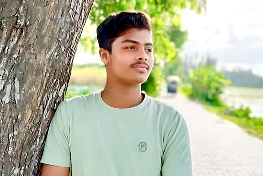 সুবর্ণচরে গাছ থেকে পড়ে কলেজছাত্রের মৃত্যু