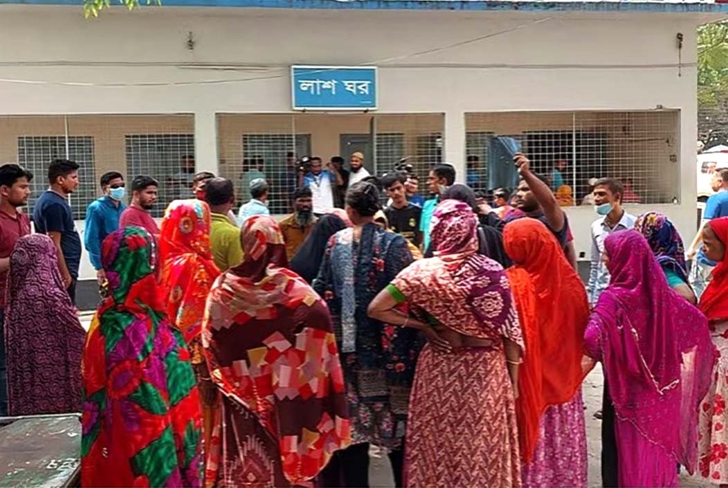ঈদ উদযাপনে বাড়ি ফেরার পথে মা-মেয়েসহ একই পরিবারের ৪ জন নিহত