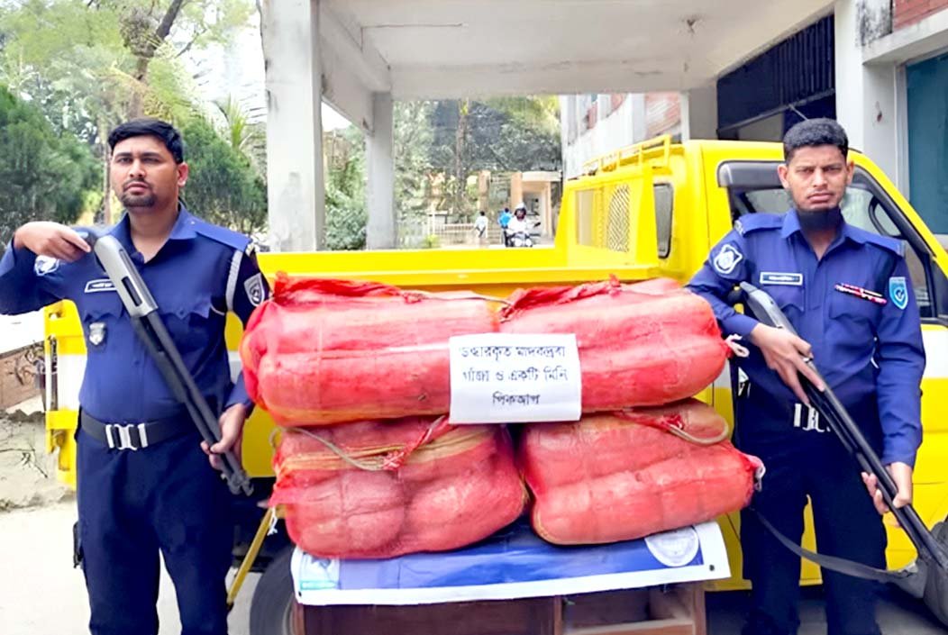 কুড়িগ্রামে ৫৮ কেজি গাঁজাসহ পিকআপ জব্দ