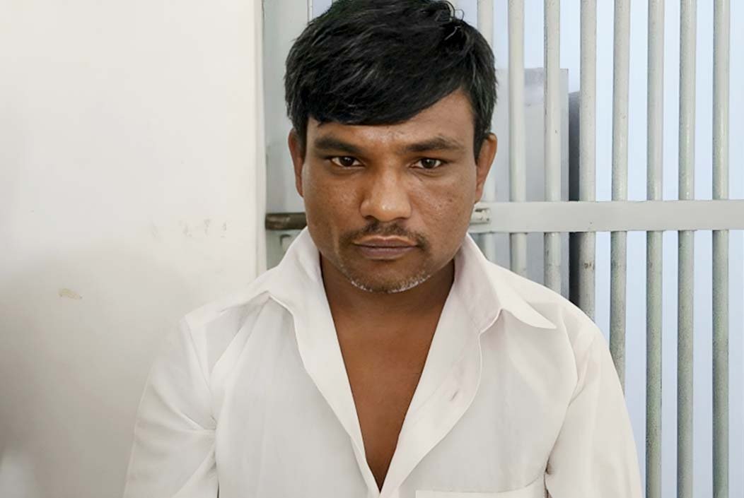 ঘরে একা পেয়ে কিশোরীকে ধর্ষণ, সৎ বাবা গ্রেফতার