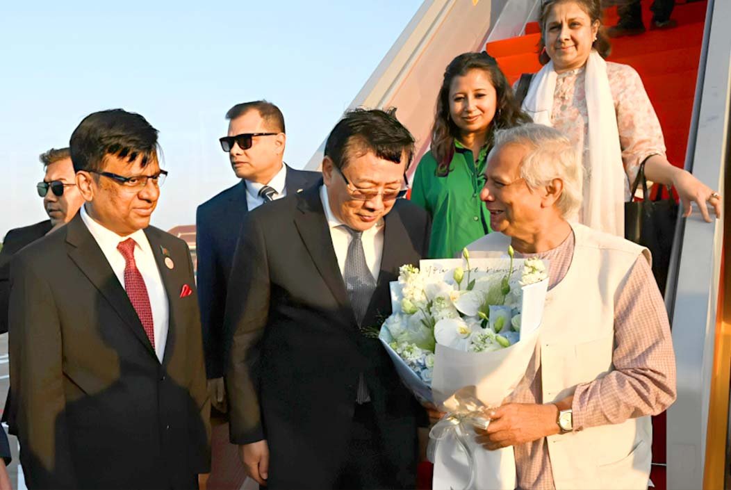 চীনে পৌঁছেছেন প্রধান উপদেষ্টা ড. মুহাম্মদ ইউনূস