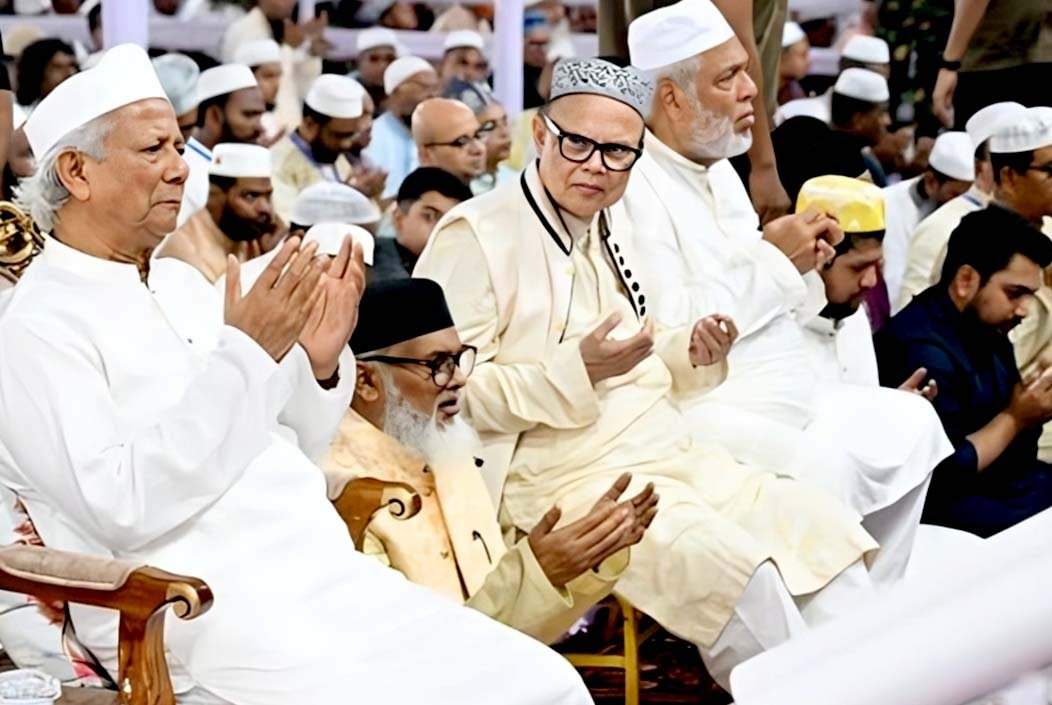 জাতীয় ঈদগাহে ঈদের প্রধান জামাতে নামাজ আদায় করলেন প্রধান উপদেষ্টা