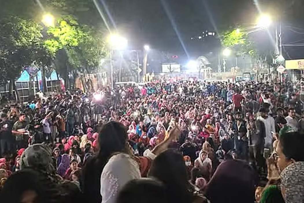 ধর্ষণের প্রতিবাদে স্লোগানে-স্লোগানে উত্তাল নজরুল বিশ্ববিদ্যালয়