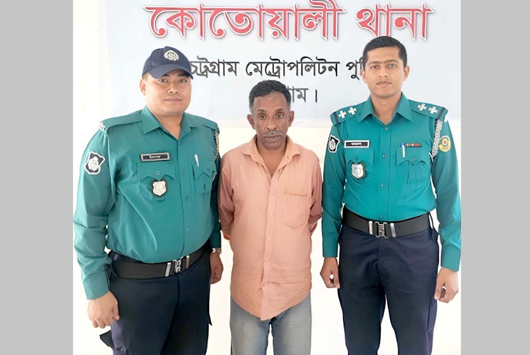 নিজের মেয়েকে ধর্ষণের অভিযোগে বাবা আটক