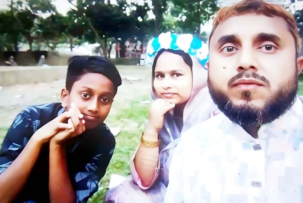 বগুড়ায় শহীদ রাতুলের পরিবারে ঈদের আনন্দ নেই, আছে শুধু শোক