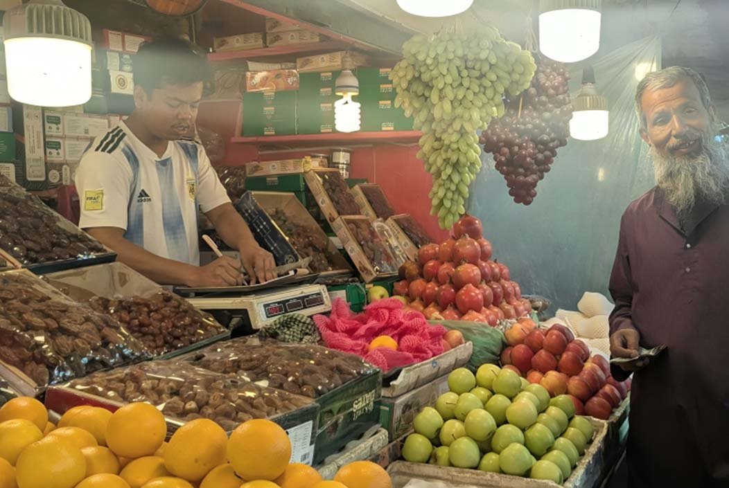 রমজানের শেষেও ফলের বাজার চড়া