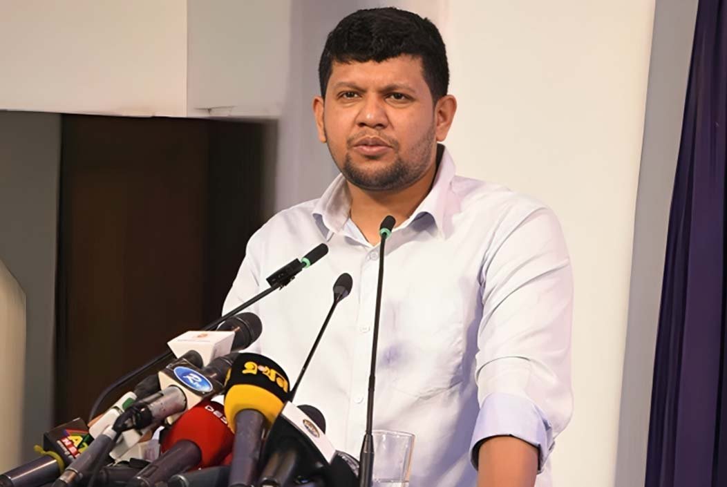 রাষ্ট্রের প্রতিষ্ঠানগুলোর বিরুদ্ধে জনগণকে দাঁড় করানো যাবে না: তথ্য উপদেষ্টা