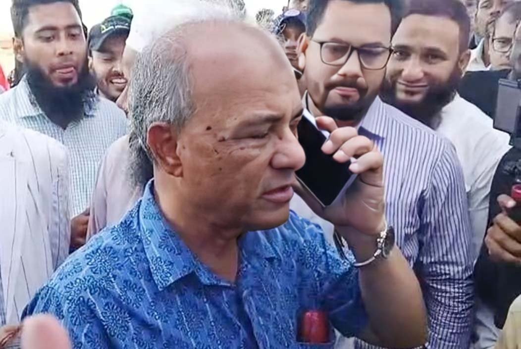 “পয়সা খাইবেন, কাম করবেন না: প্রকৌশলীকে ফোনে সরাসরি ধমক ...