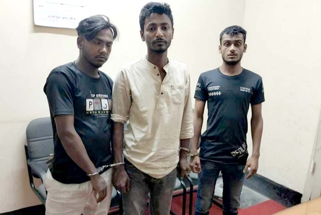পুলিশের ওপর হামলার ঘটনায় তিন জন গ্রেপ্তার