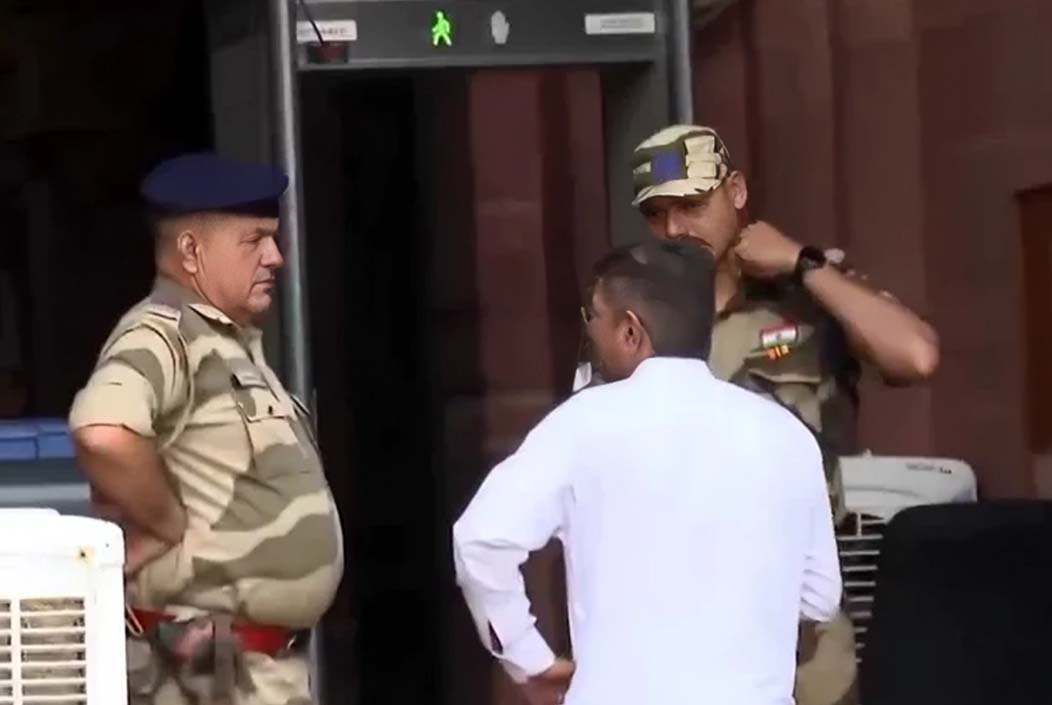 বাধার মুখে ভারতের পররাষ্ট্র মন্ত্রণালয়ে ঢুকতে ব্যর্থ পাক কূটনীতিক
