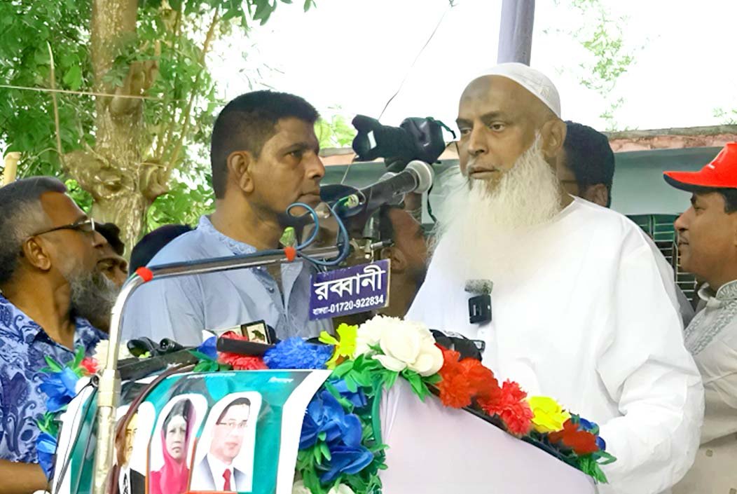 “যাকে আল্লাহ বাঁচায়, তাকে কেউ রুখতে পারে না”: জনসভায় কায়কোবাদ