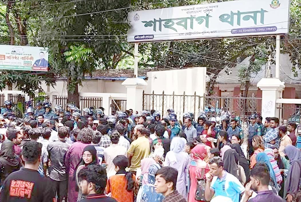সাম্য হত্যার প্রতিবাদে শাহবাগ থানা ঘেরাও, ৪৮ ঘণ্টার আল্...