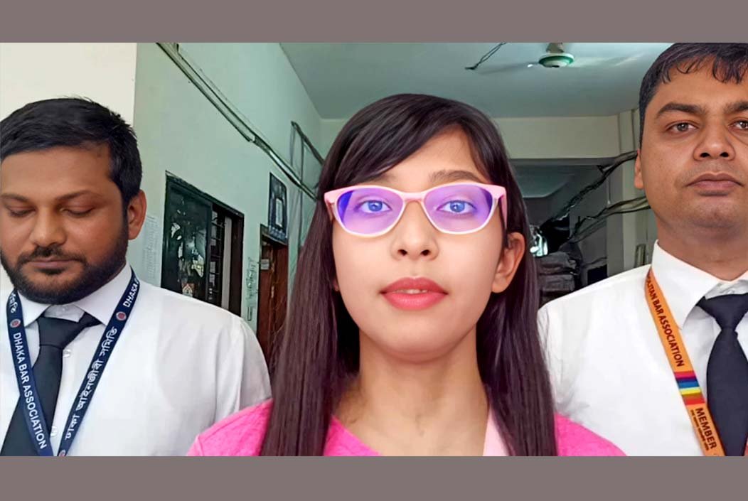 নিজের নিরাপত্তার জন্য বাবা-মায়ের বিরুদ্ধে মেয়ের মামলা