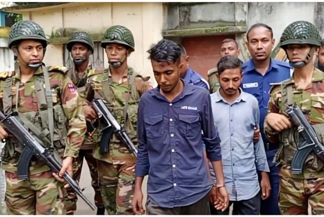বগুড়ায় চাচীর গোসলের ভিডিও ধারণ করে ব্ল্যাকমেইল, দুই য...