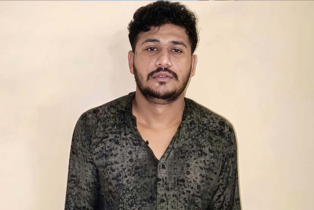 বগুড়ায় সেনা অভিযানে সন্ত্রাসী সিয়াম আটক