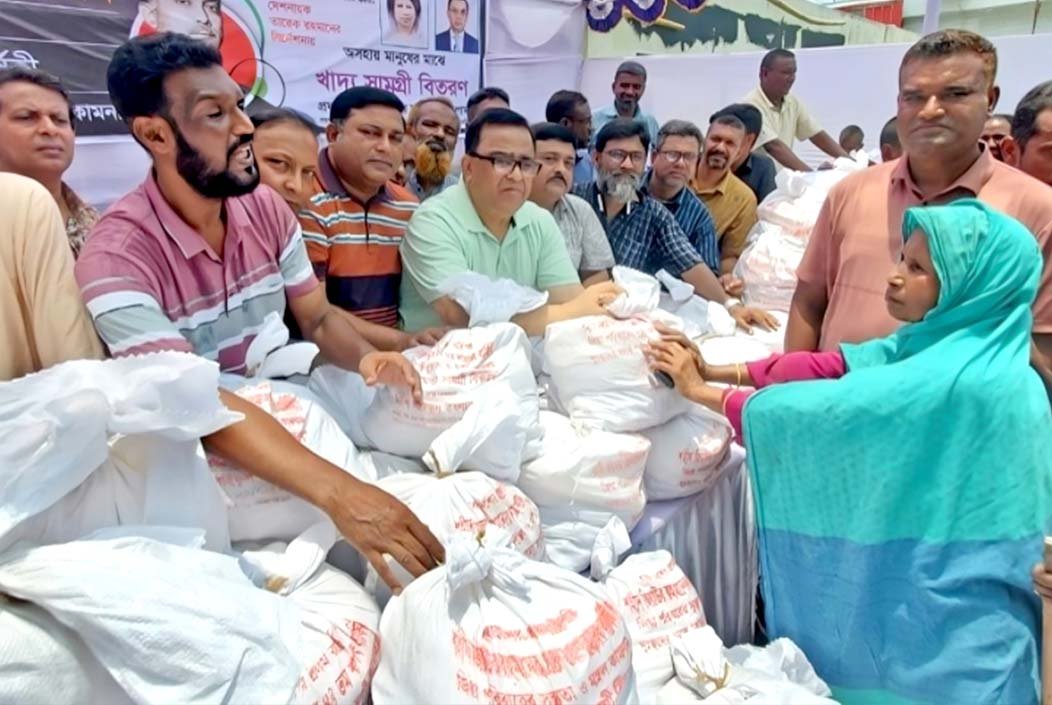 শহীদ জিয়াউর রহমানের শাহাদাত বার্ষিকী উপলক্ষে বগুড়ায় খাদ্য সামগ্রী বিতরণ