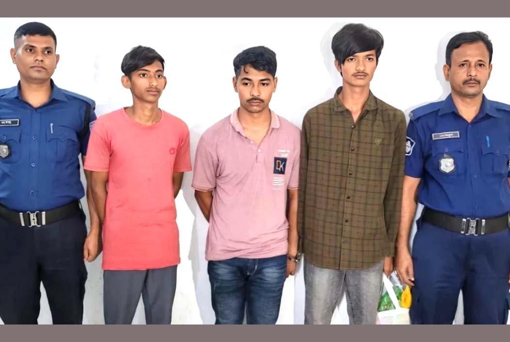 আশুলিয়ায় ৮ম শ্রেণীর ছাত্রীকে সংঘবদ্ধ ধর্ষণের অভিযোগে গ্রেফতার ৩