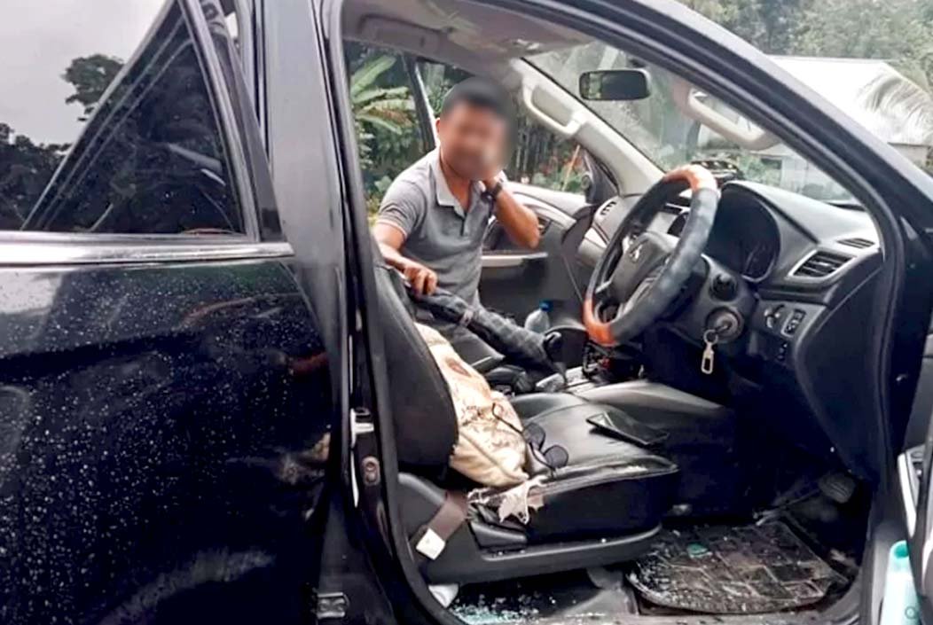 গোপালগঞ্জে ইউএনও’র গাড়িতে হামলা-ভাঙচুর