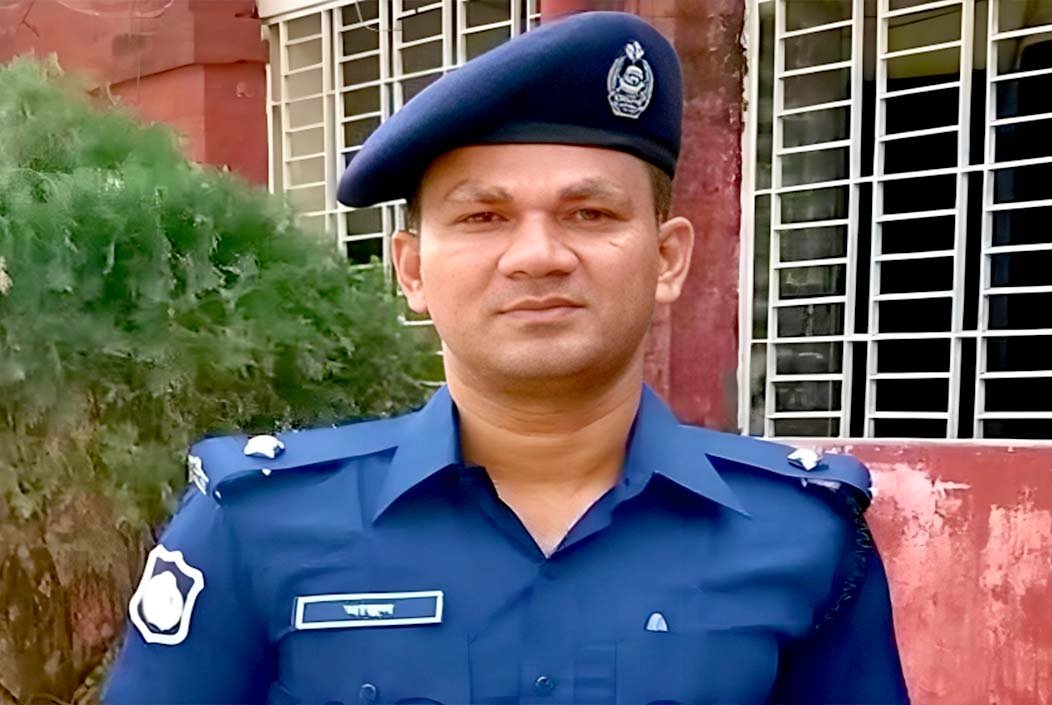 ঘুষ নেয়ার অভিযোগে খাঁটিহাতা হাইওয়ে থানার ওসিসহ ৬ পুলিশ প্রত্যাহার