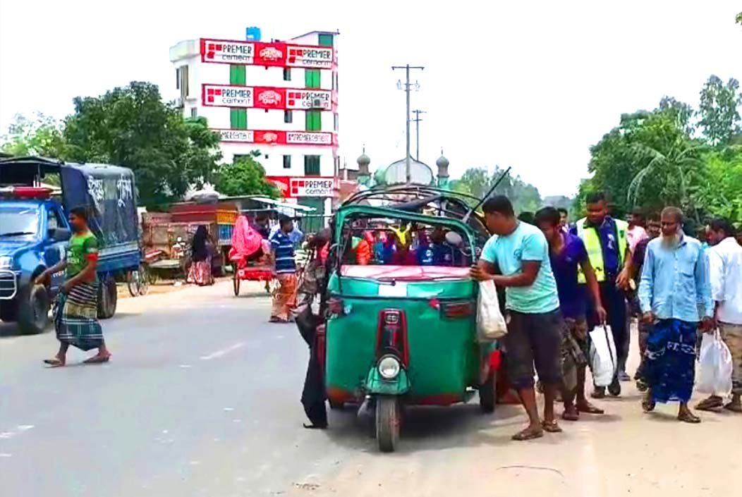 বগুড়ায় ট্রাক-অটোরিকশা সংঘর্ষে প্রাণ গেল দুই জনের, আহত ৩