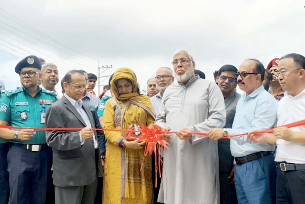 এটি কি আমার বাপের টাকায়? উদ্বোধনী ফলকে নিজের নাম দেখে ক্ষুব্ধ উপদেষ্টা
