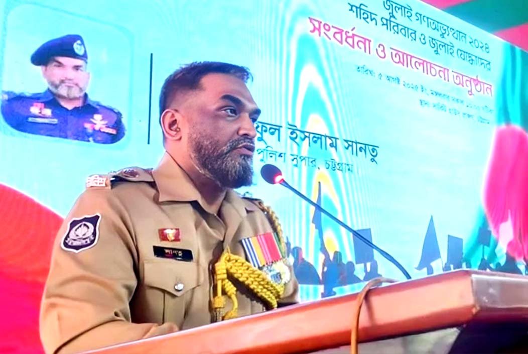 আপা আর আসবে না, কাকা আর হাসবে না: চট্টগ্রামের এসপি