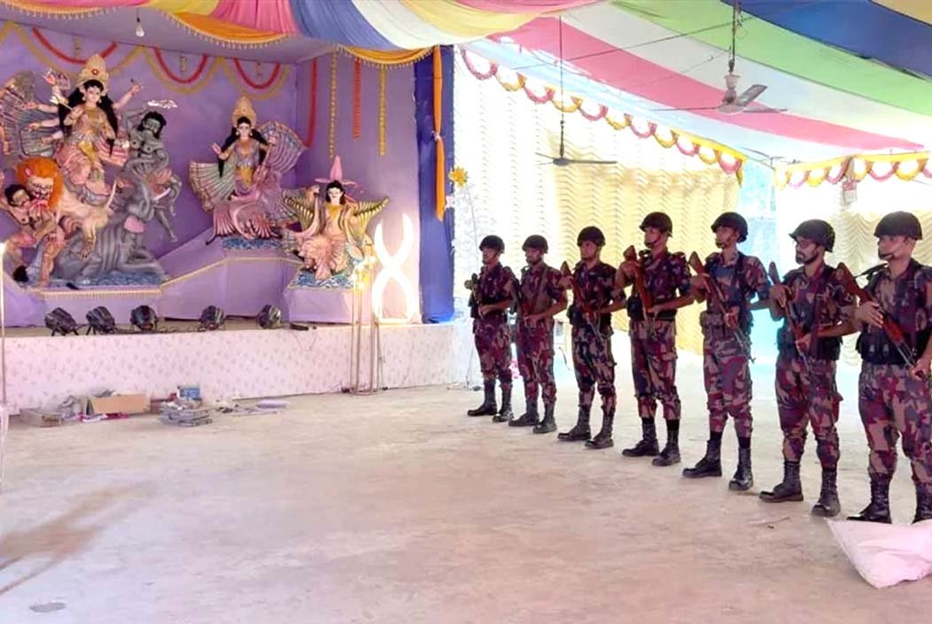 দুর্গাপূজায় হিলি সীমান্তে বিজিবির টহল জোরদার