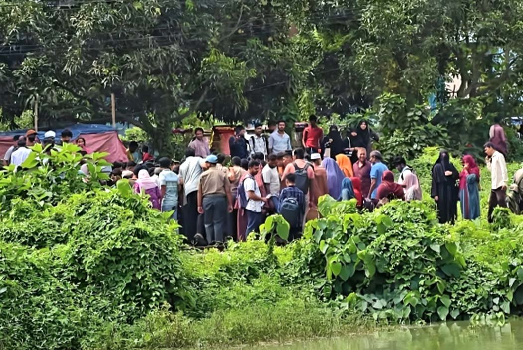 বগুড়ায় ট্রেনের ধাক্কায় প্রাণ গেল ফুচকা বিক্রেতার