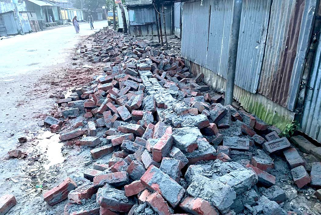 শেরপুরে সীমানা প্রাচীর ভাঙচুর ও প্রাণনাশের হুমকি, থানায় জিডি