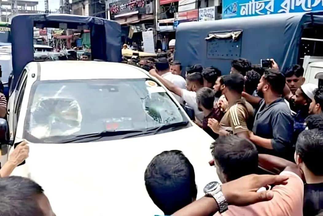 নোয়াখালীতে ভ্রাম্যমাণ আদালতের অভিযানে বাধা, নির্বাহী ম...