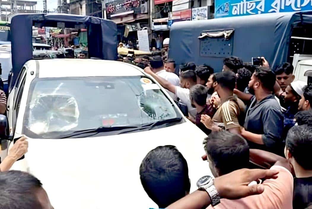 নোয়াখালীতে ভ্রাম্যমাণ আদালতের অভিযানে বাধা, নির্বাহী ম্যাজিস্ট্রেটের গাড়ি ভাঙচুর