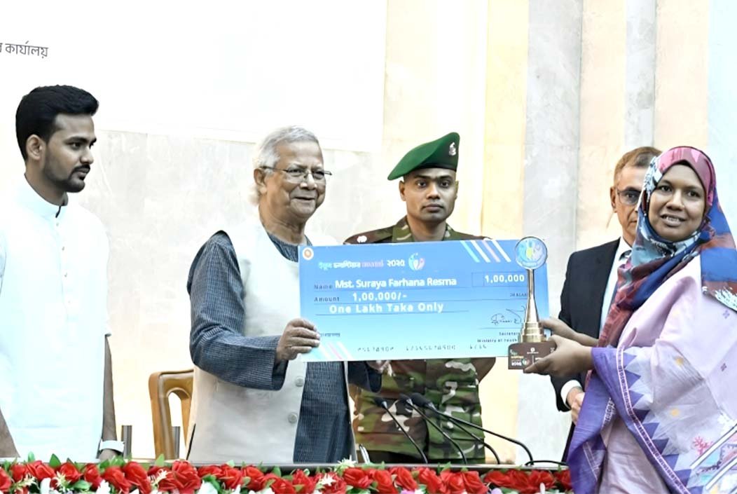 শেরপুরের সুরাইয়া ফারহানা রেশমা ইয়ুথ ভলান্টিয়ার অ্যাওয়ার্ড পেলেন