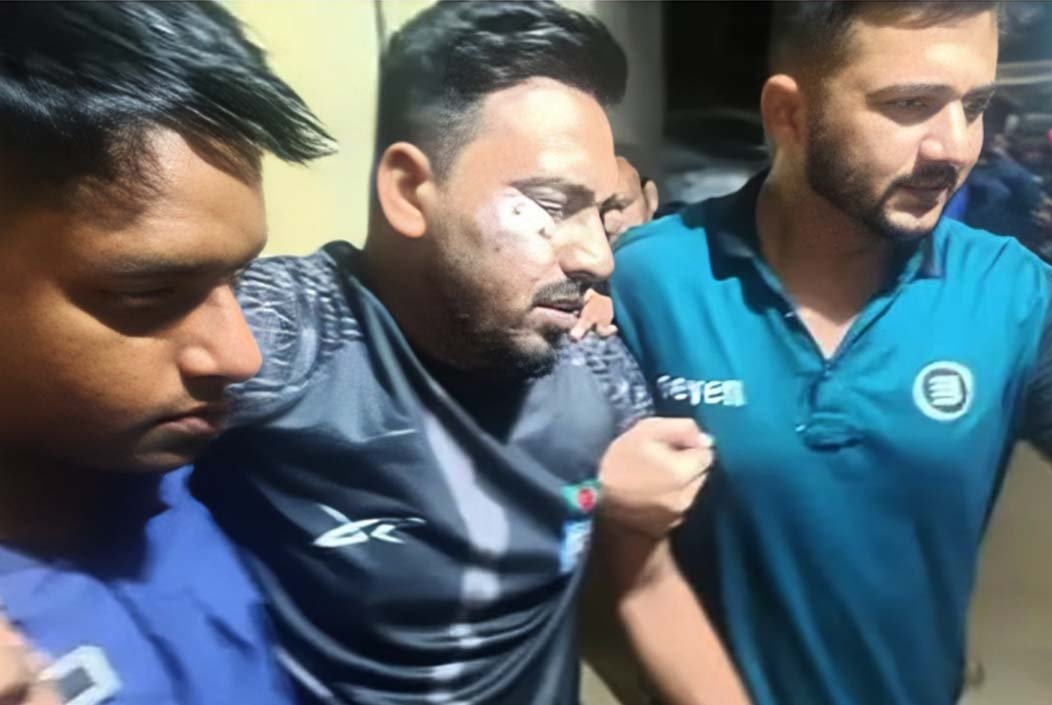 হবিগঞ্জে চোরাই মুঠোফোন উদ্ধার করতে গিয়ে হামলায় ৫ পুলি...
