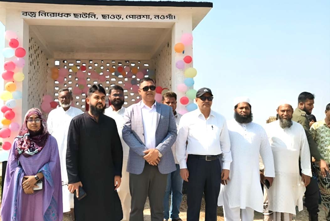 পোরশায় জেলা প্রশাসকের দু’টি স্থাপনা উদ্বোধন