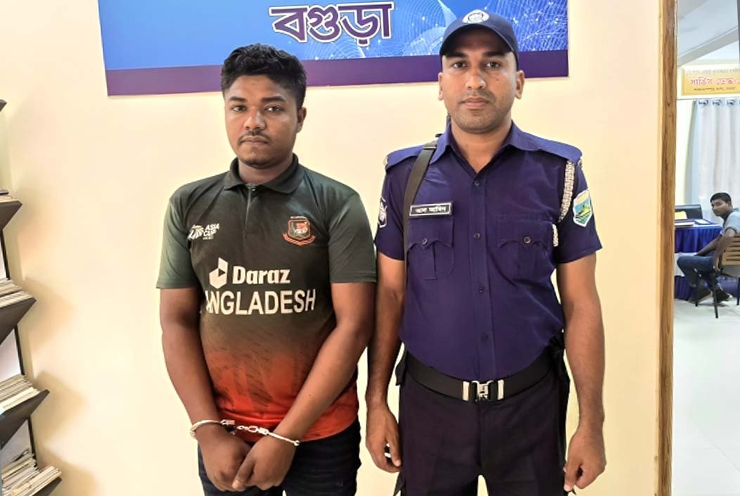বগুড়ায় প্রেমিকের সঙ্গে ঘুরতে এসে ধর্ষণের শিকার স্কুলছাত্রী, বাসচালক গ্রেফতার