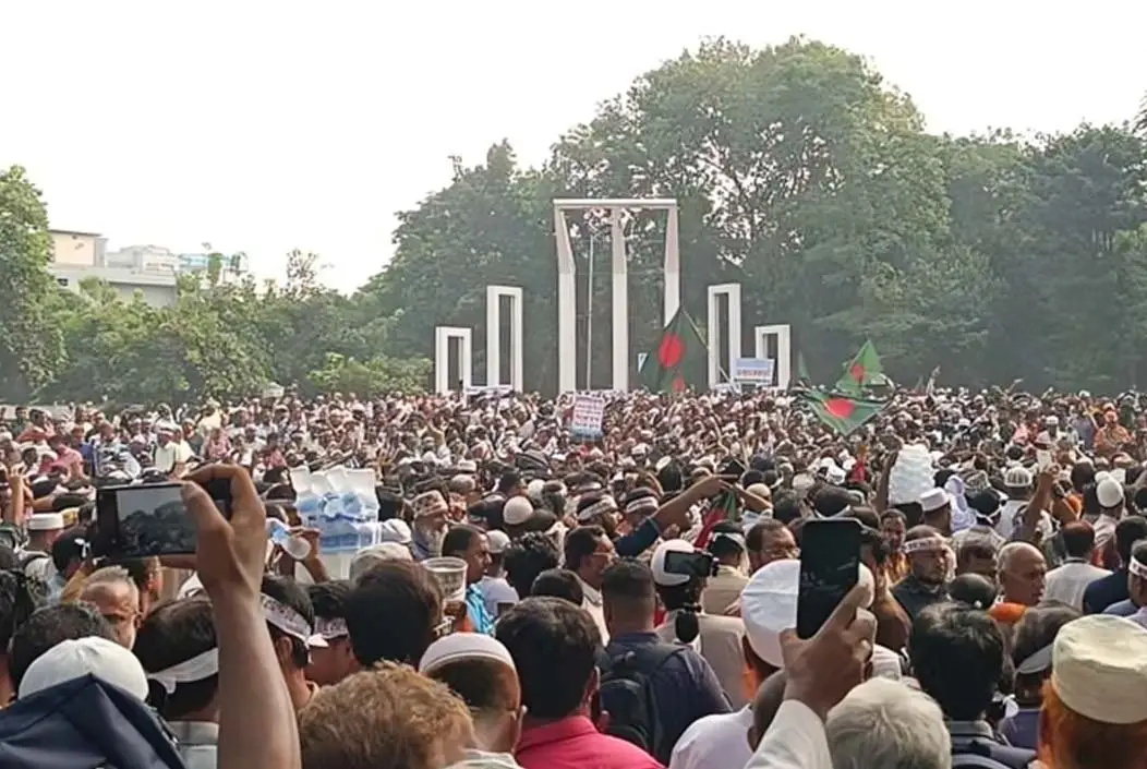 শিক্ষকদের ‘লং মার্চ টু যমুনা’ স্থগিত, নতুন কর্মসূচি ঘোষণা