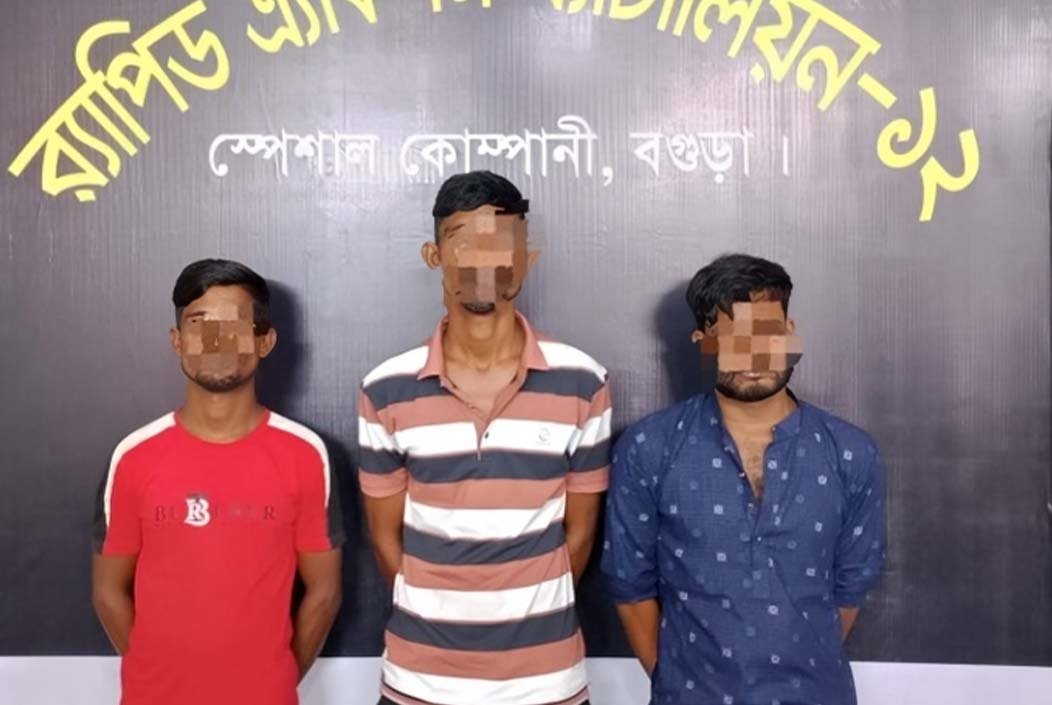 বগুড়ায় ৬৩ লিটার দেশীয় মদসহ তিন মাদক ব্যবসায়ী গ্রেফতার