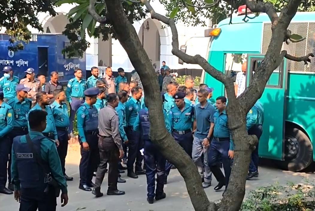 মানবতাবিরোধী অপরাধের মামলায় ১৩ সেনা কর্মকর্তা ট্রাইব্যুনালে