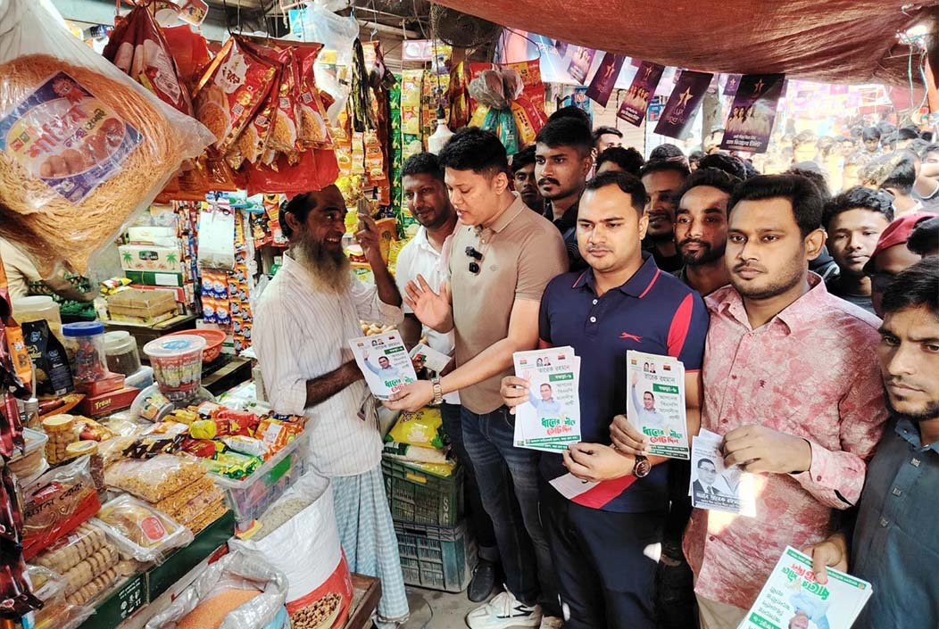 বগুড়ায় তারেক রহমানের বিজয়ের লক্ষে ছাত্রদলের গণসংযোগ