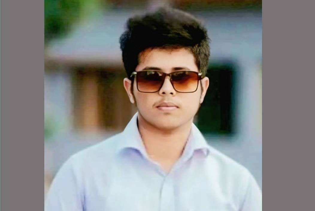 দামি মোবাইল ফোন কেনার টাকা না পেয়ে’ কলেজছাত্রের আত্মহত্যা