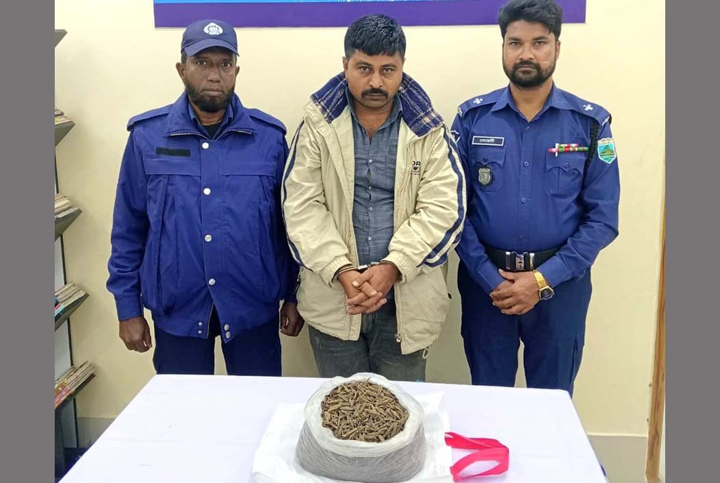 বগুড়ায় দেড় কেজি গাঁজাসহ মাদককারবারি গ্রেফতার