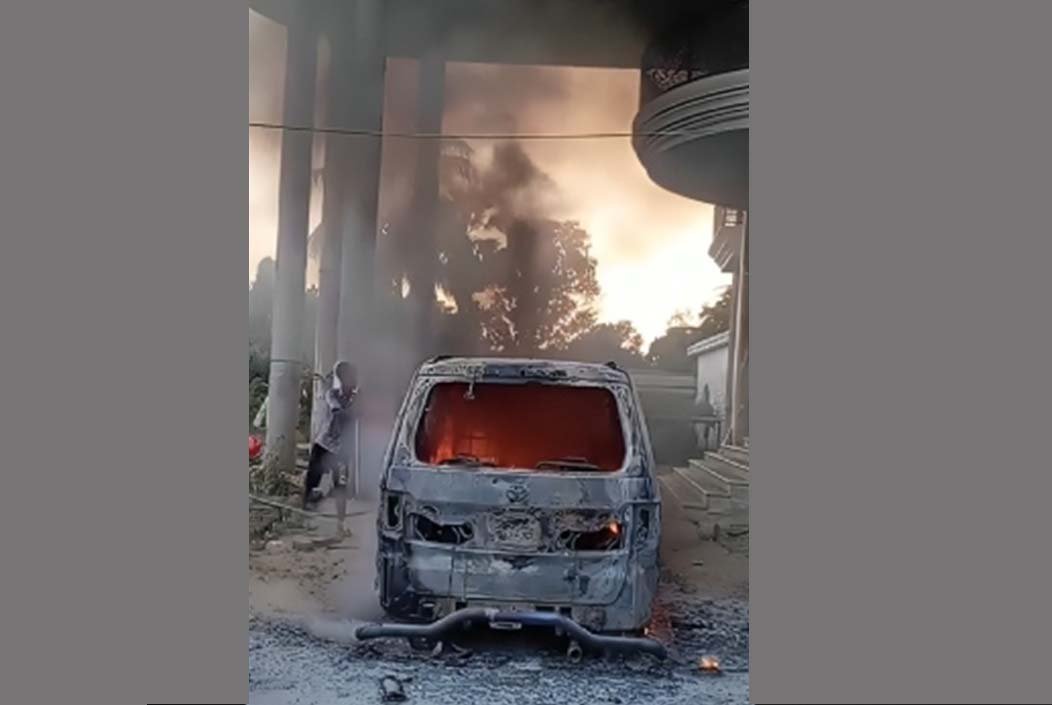 রাজধানীতে সাবেক এমপির ভাইয়ের বাড়িতে ভাঙচুর, গাড়িতে আগুন